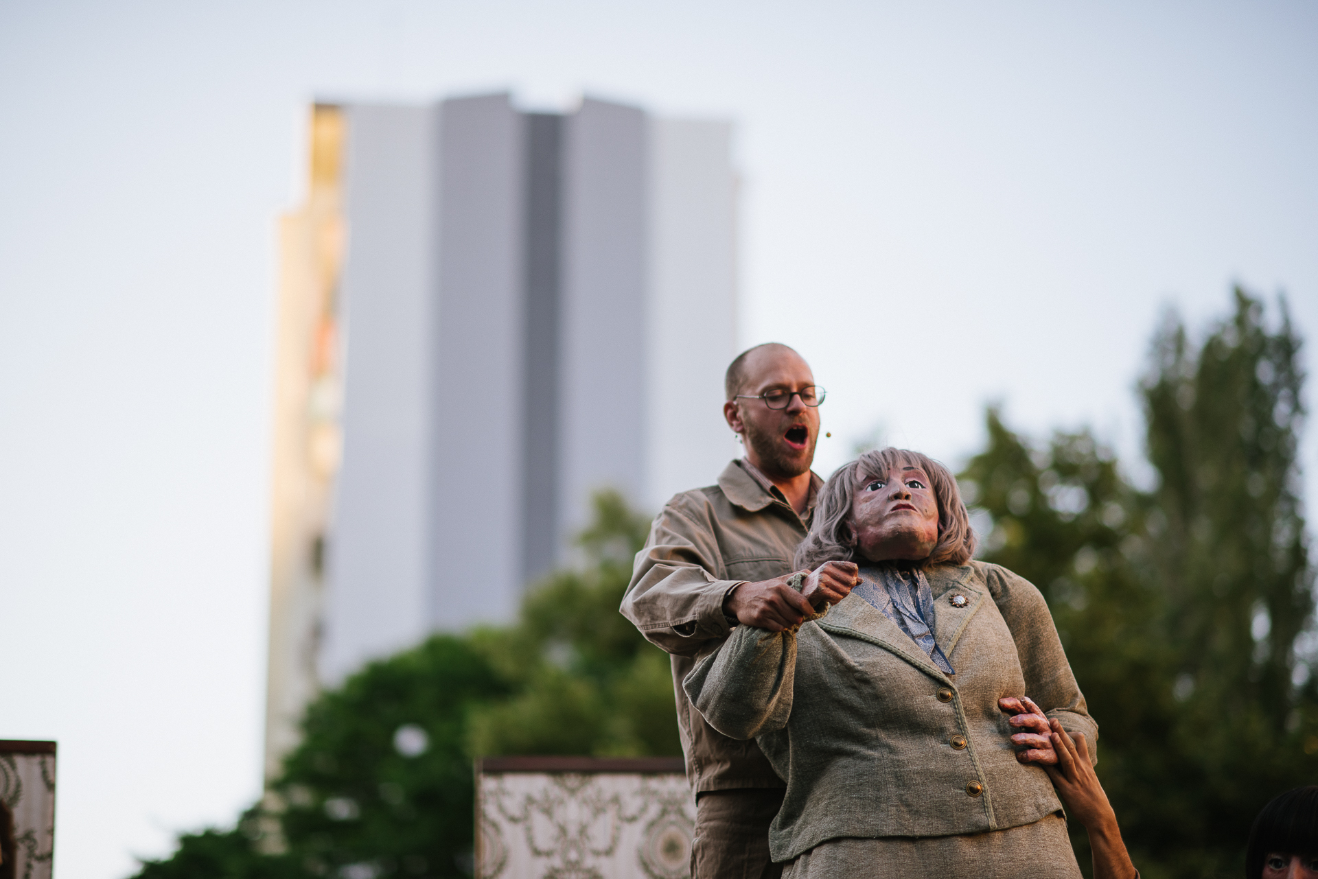 Marionnettes et dramaturgie de l’espace public : écriture tout terrain